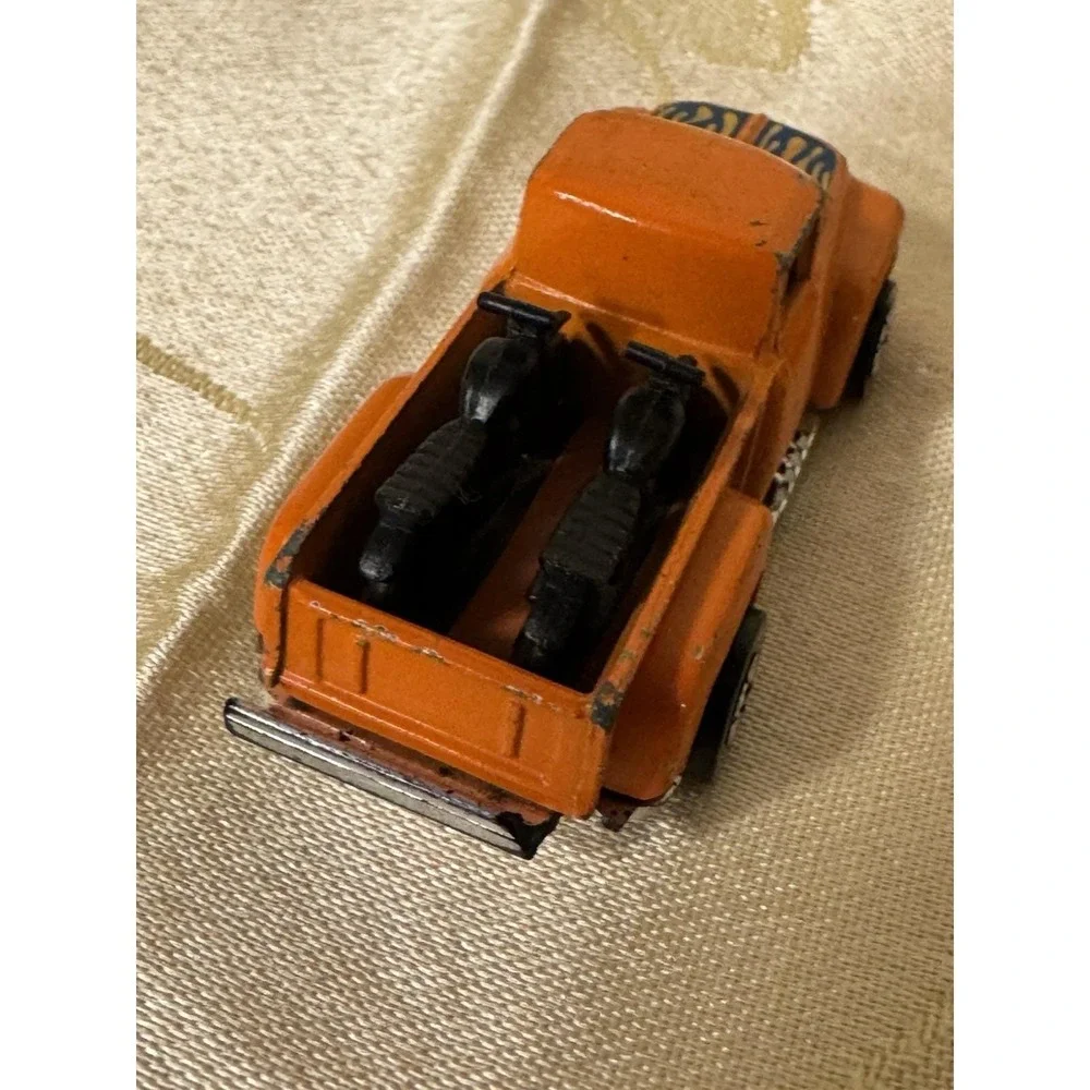 Hot Wheels Blackwall 1973 Hi Tail Hauler Orange Truck w/ Motorcycles